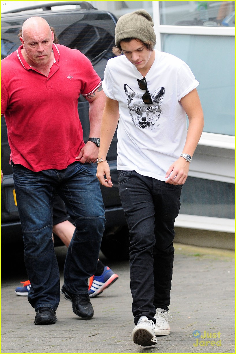 Harry Styles Loves His Fans!