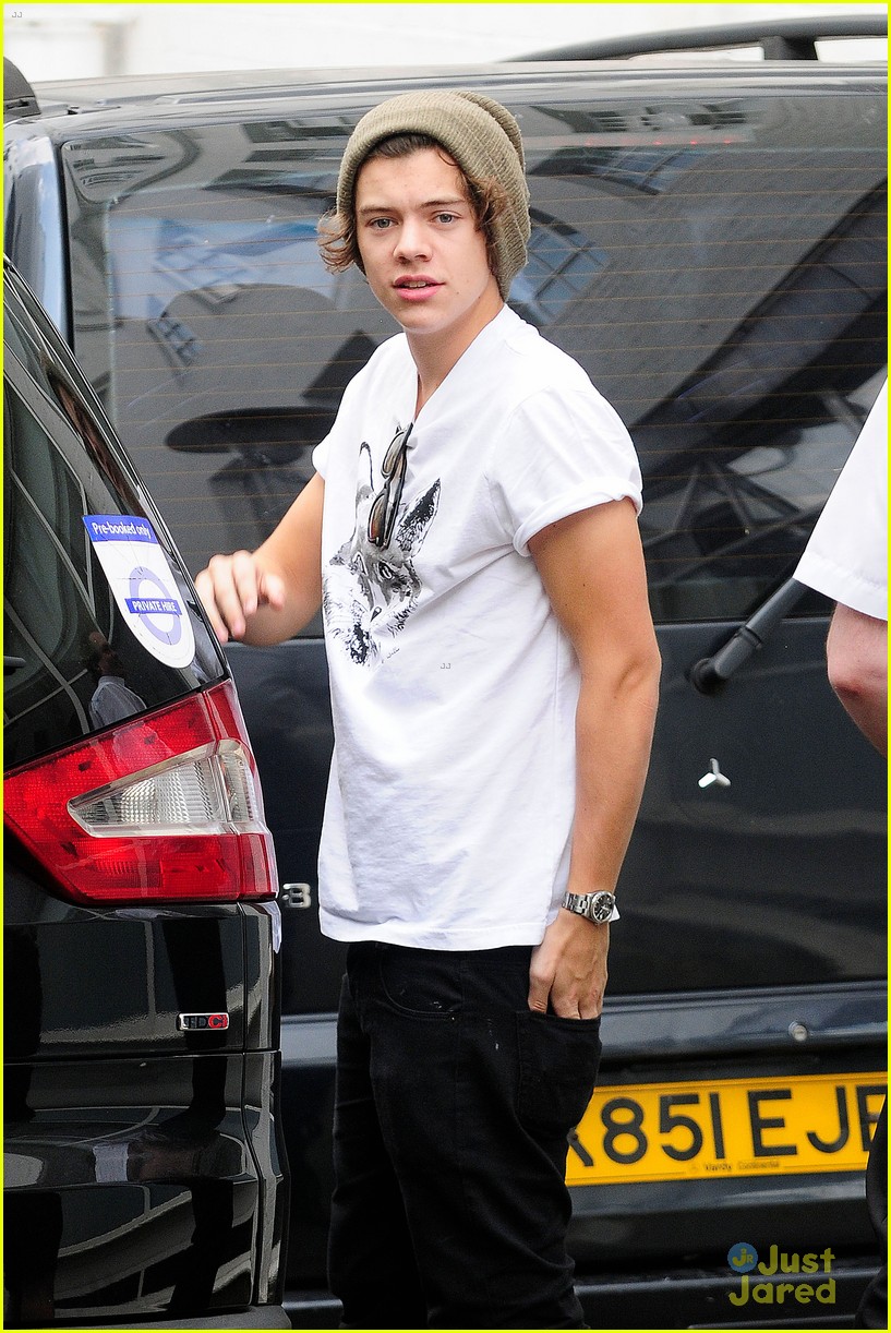 Harry Styles Loves His Fans!