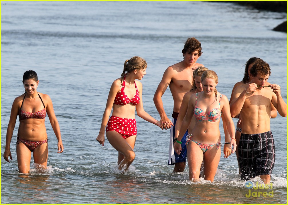 Taylor Swift & Conor Kennedy: Cape Cod Beach Day! 