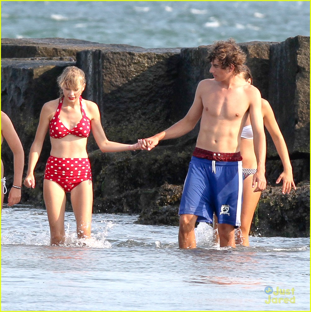Taylor Swift & Conor Kennedy: Cape Cod Beach Day! 