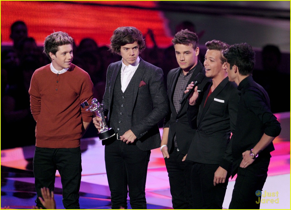 One Direction: MTV VMAs Performance 2012 - Watch Now!