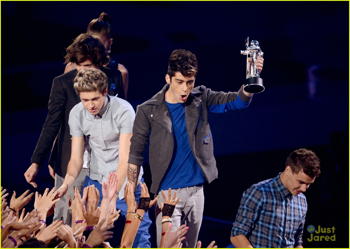 One Direction: MTV VMAs Performance 2012 - Watch Now!