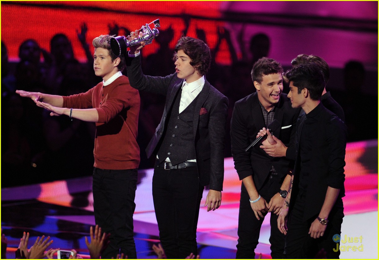 One Direction: MTV VMAs Performance 2012 - Watch Now!