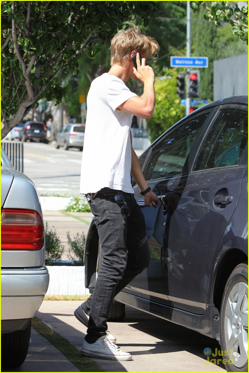 Austin Butler: John Varvatos Shop Stop