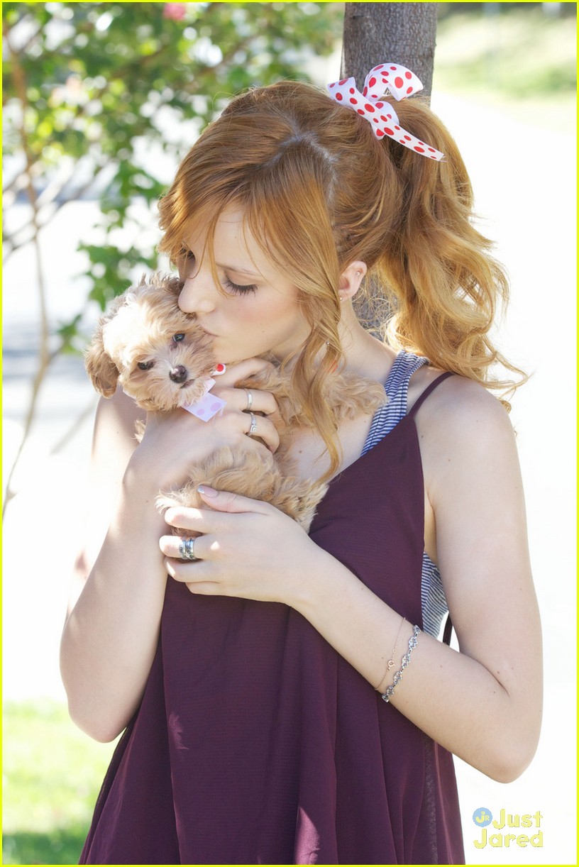 Bella Thorne: Kisses For Kingston!
