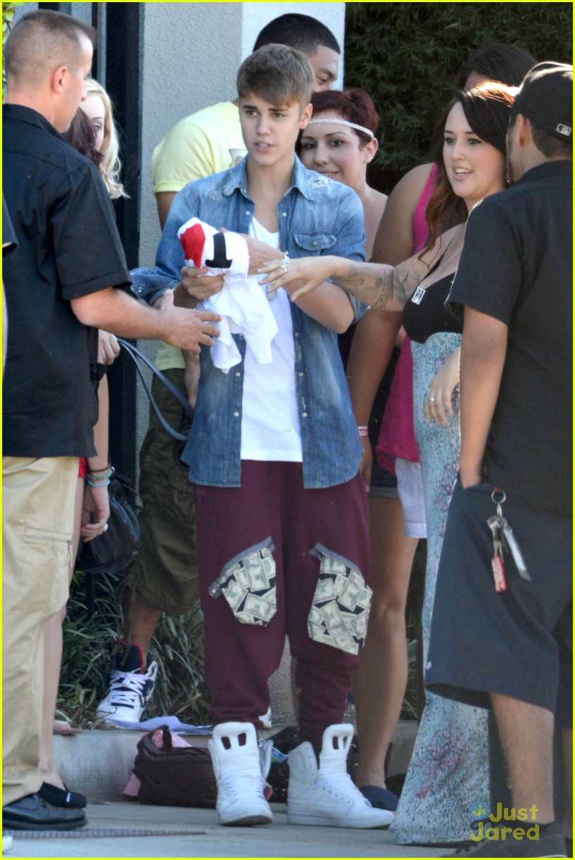 Justin Bieber Re-Tweets Lyrics to Carly Rae Jepsen Duet