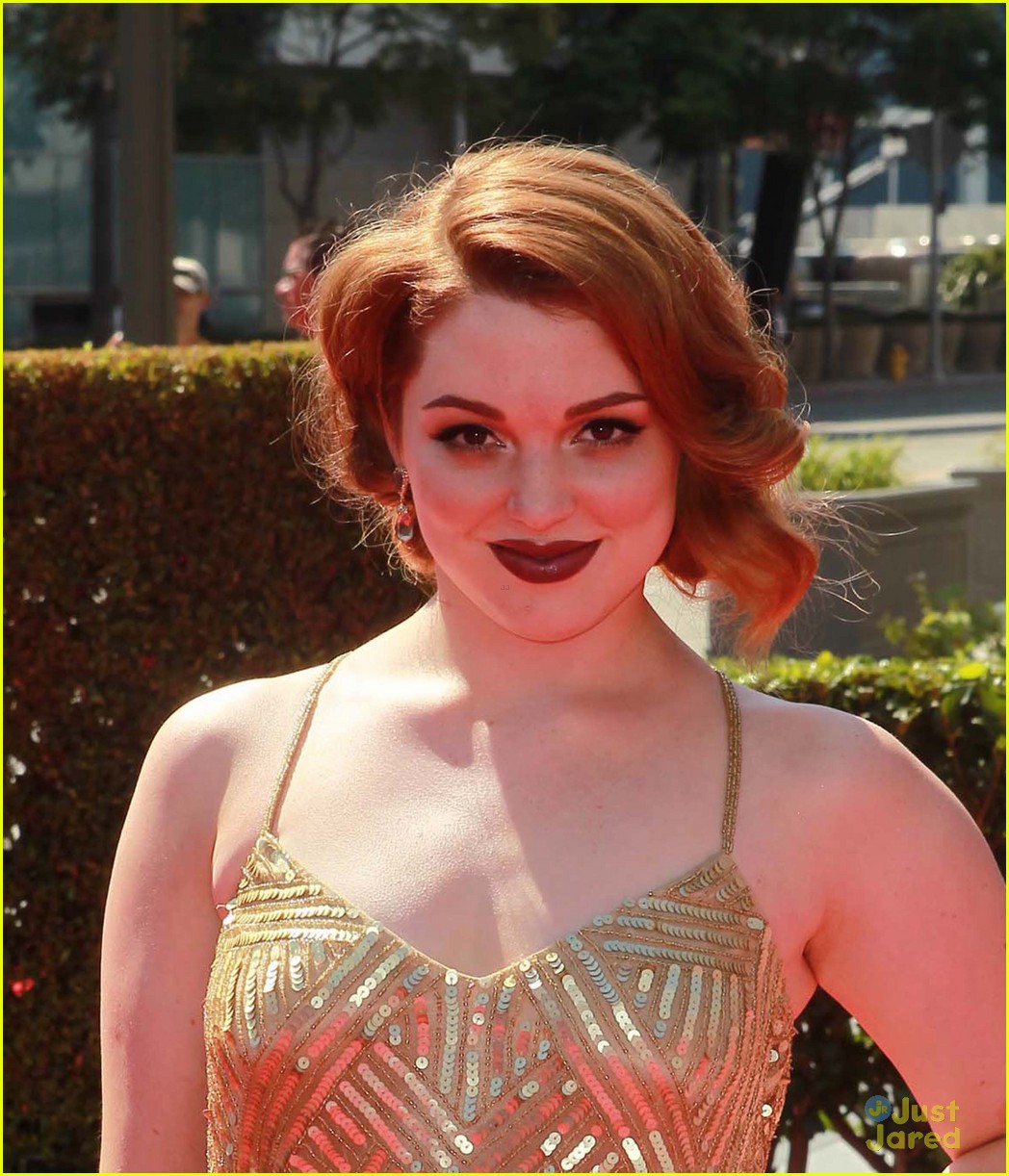 Bridgit Mendler & Jennifer Stone: Creative Arts Emmys 2012