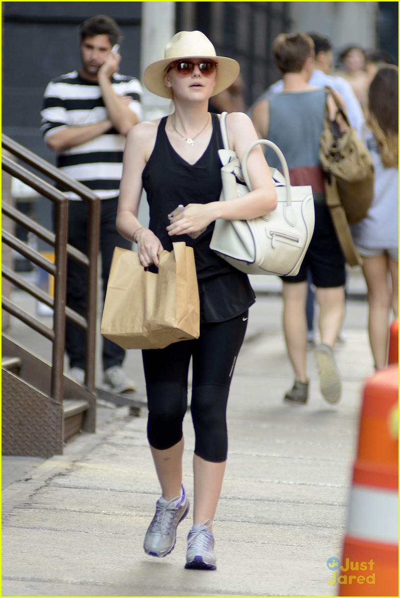 Dakota Fanning: Groceries After Gym
