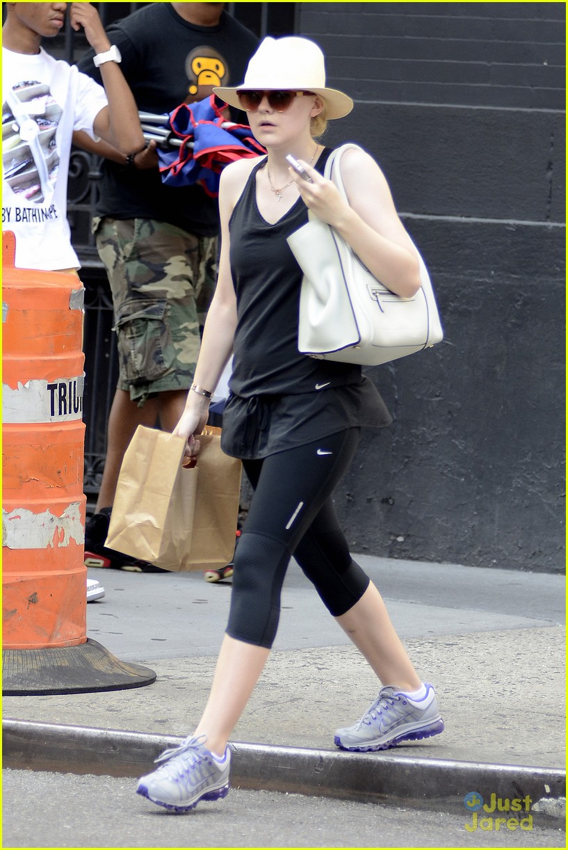 Dakota Fanning: Groceries After Gym