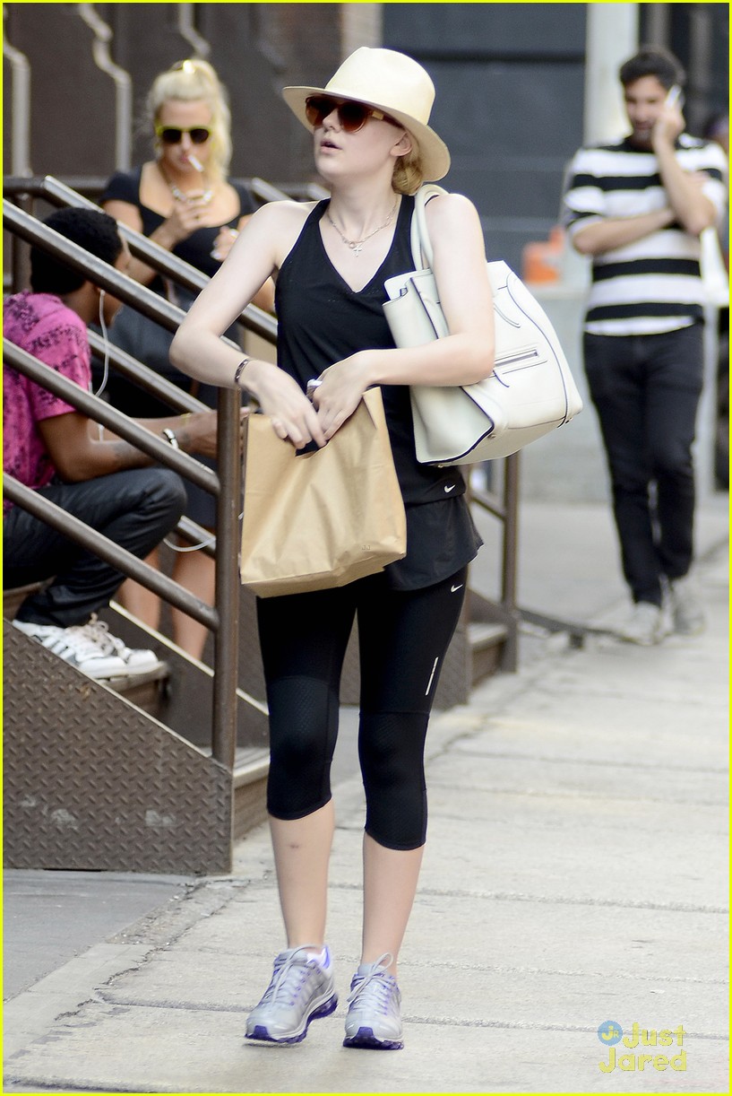 Dakota Fanning: Groceries After Gym