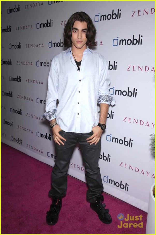 Hailee Steinfeld: Zendaya's Sweet 16 with Kelli Berglund & Kylie Jenner