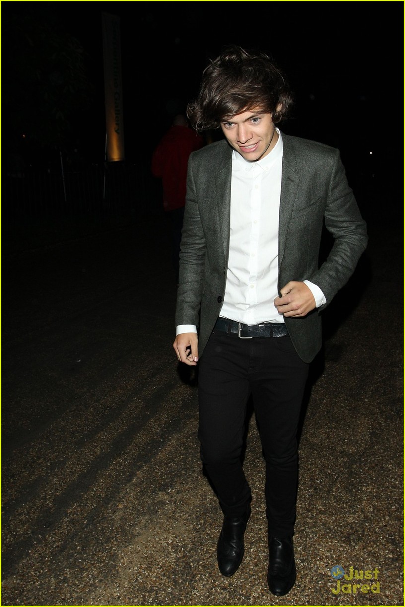 Harry Styles Dating Model Cara Delevingne?