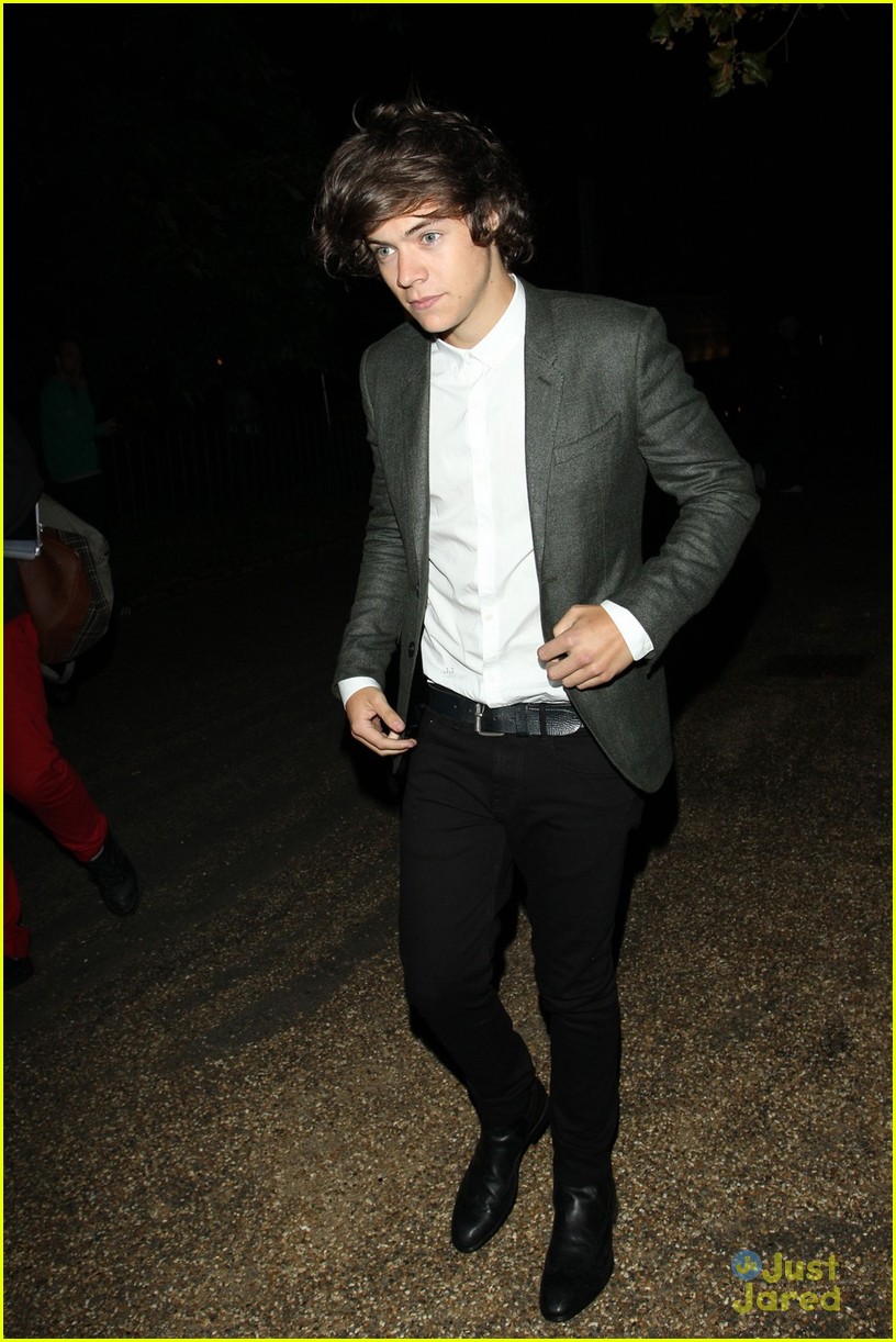 Harry Styles Dating Model Cara Delevingne?
