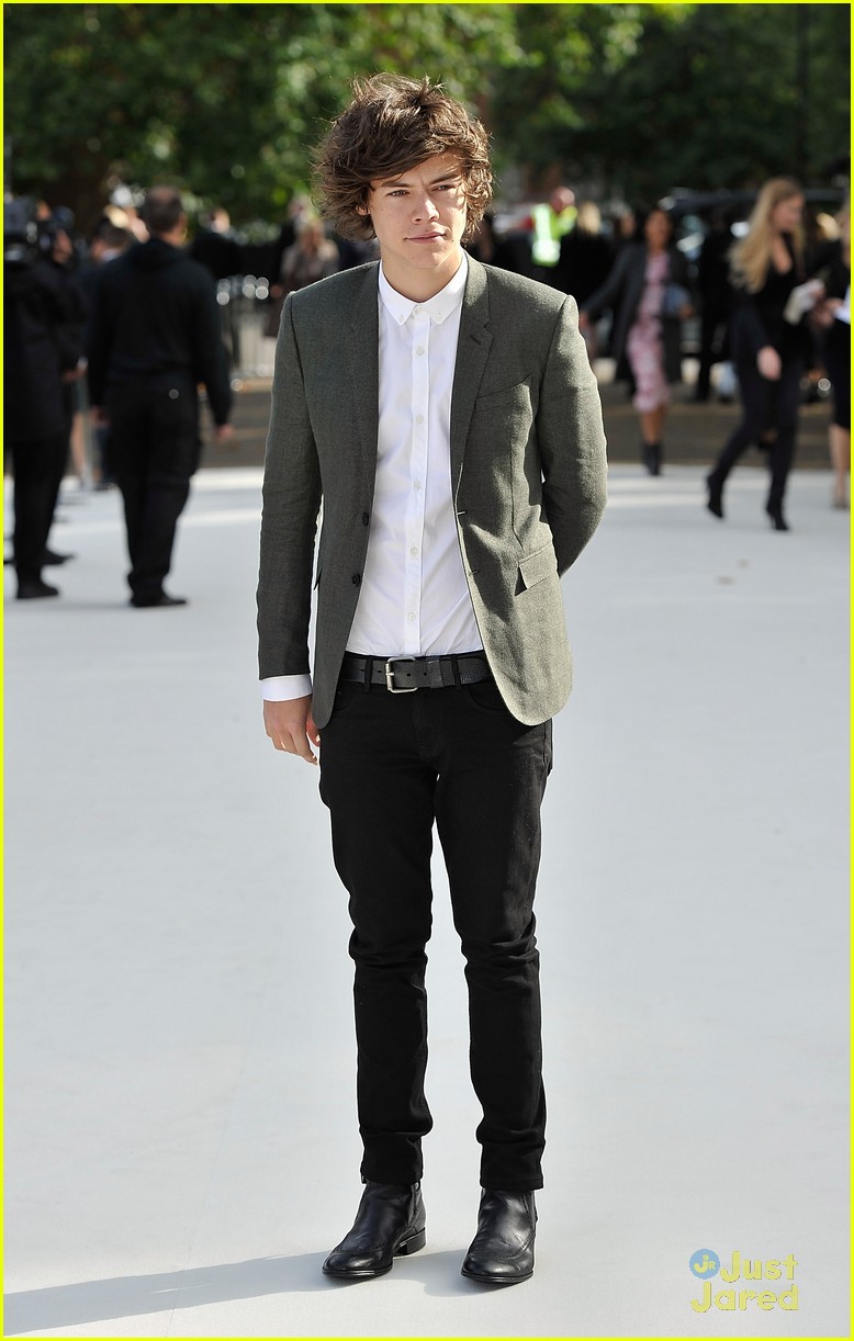 Harry Styles & Jeremy Irvine: Burberry Fashion Show Studs