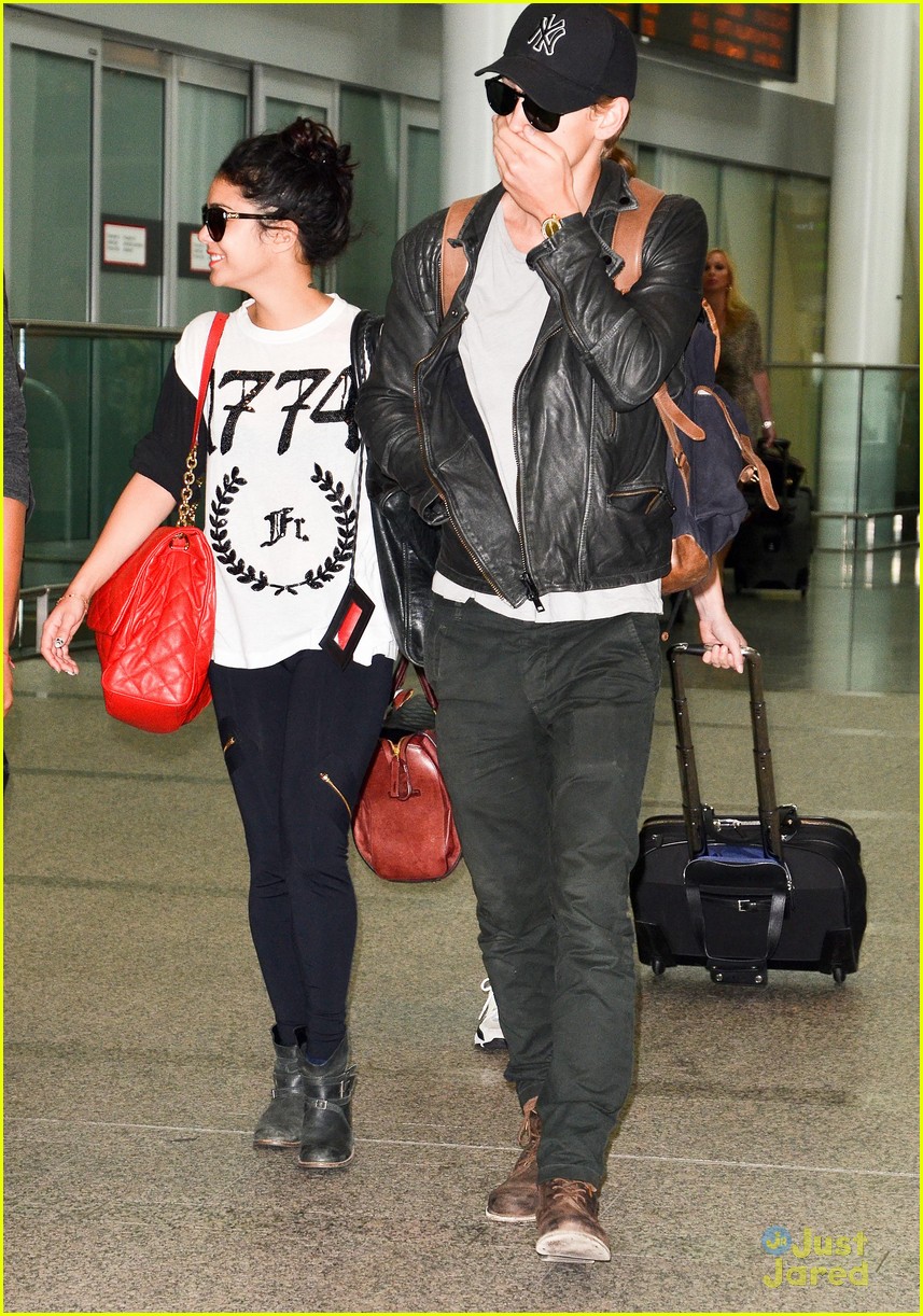 Vanessa Hudgens & Selena Gomez: Toronto Twosome