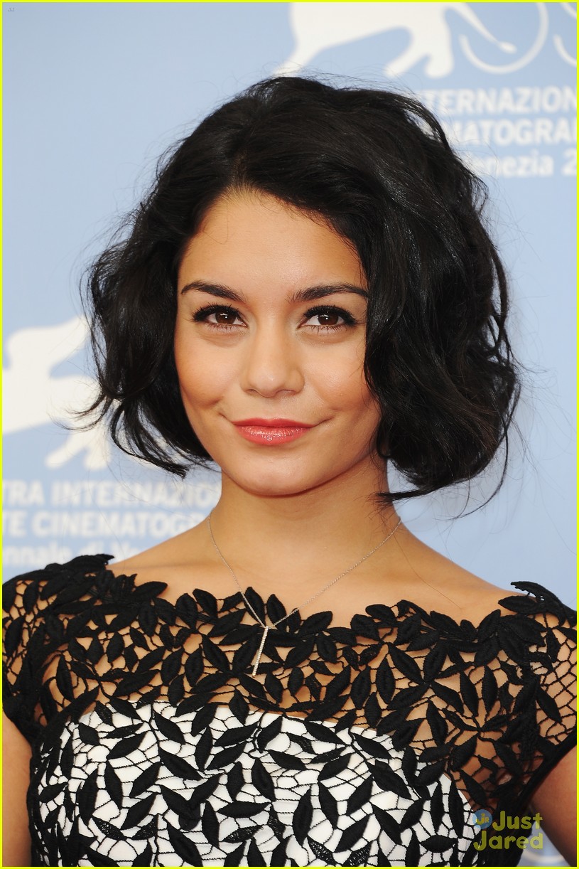 Vanessa Hudgens & Selena Gomez: 'Spring Breakers' Photo Call!