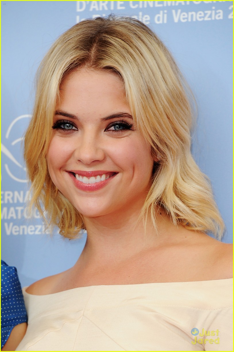 Vanessa Hudgens & Selena Gomez: 'Spring Breakers' Photo Call!