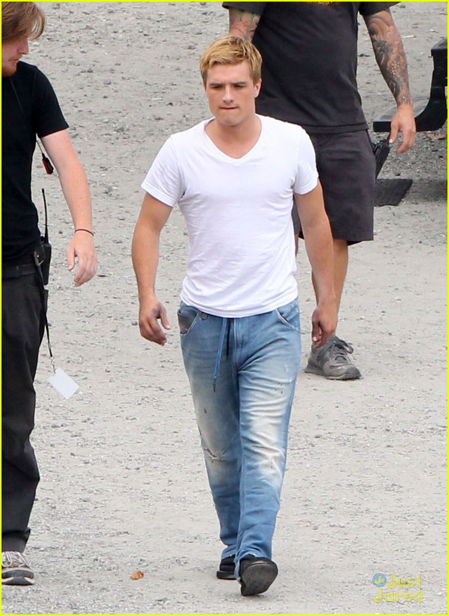 Jennifer Lawrence & Josh Hutcherson: 'Catching Fire' Set