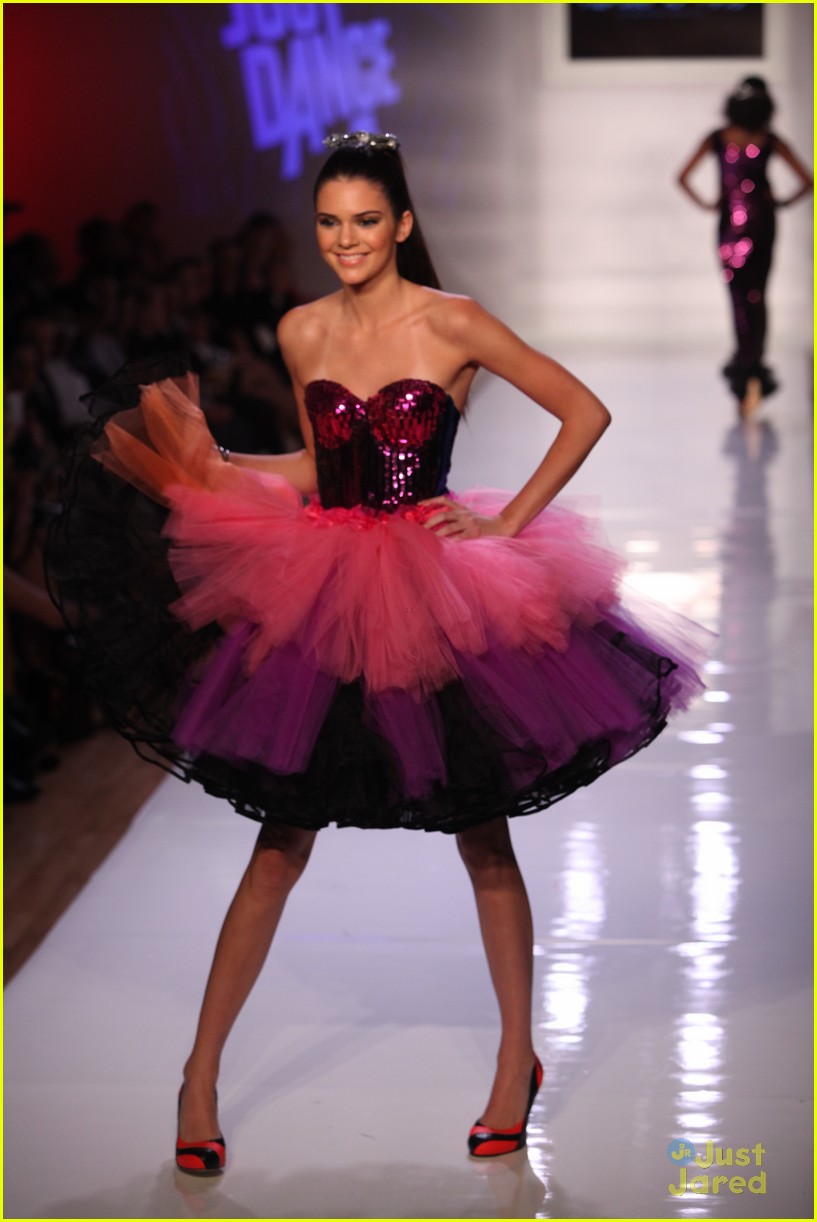 Kendall Jenner: Tumbler & Tipsy Runway Model