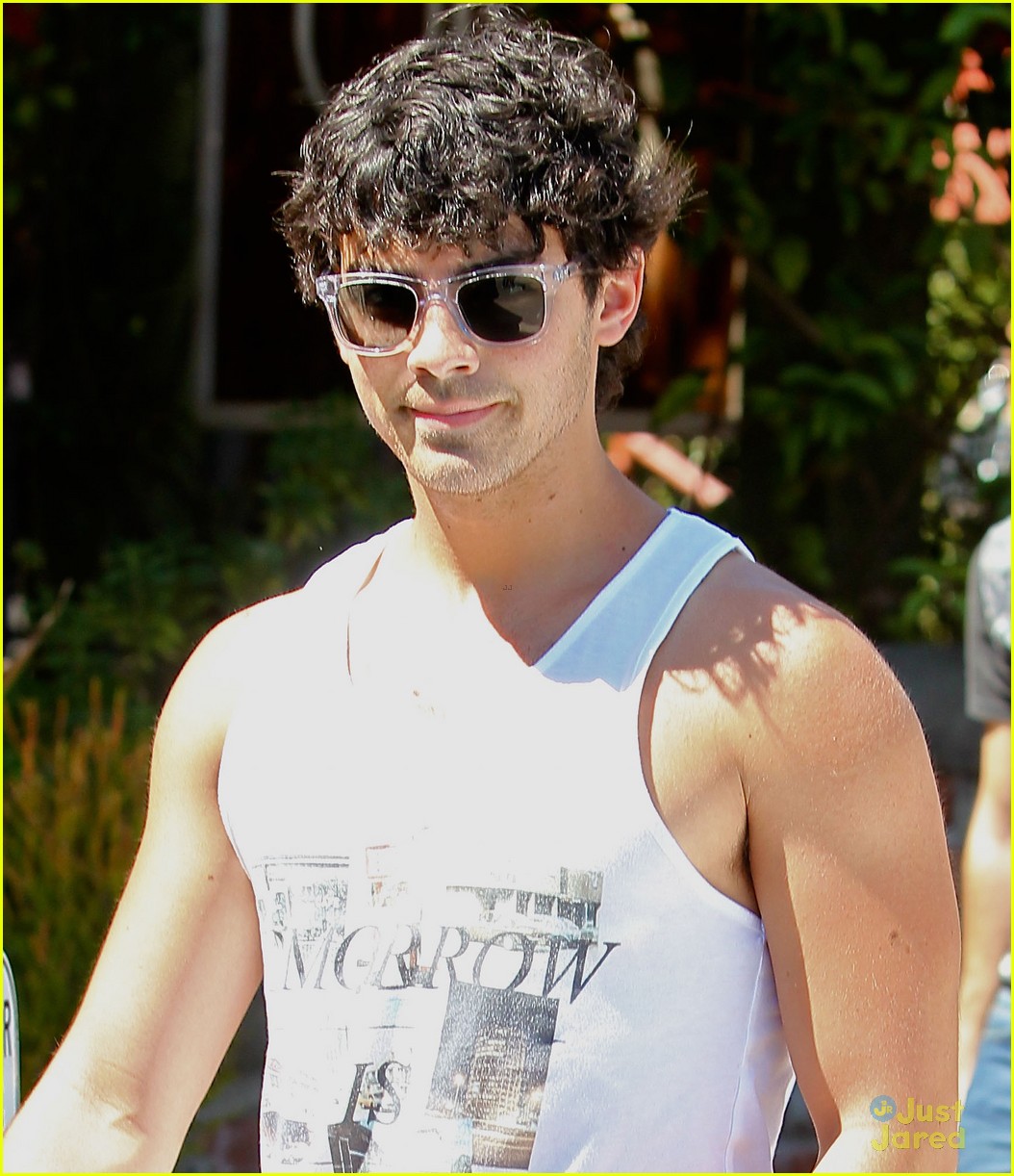 Joe Jonas: The Alcove with Kevin & Nick!