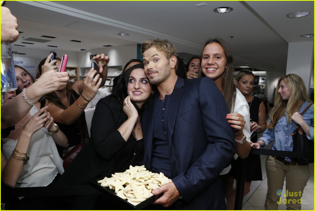 Kellan Lutz: Fashion's Night Out with Bloomingdale's!