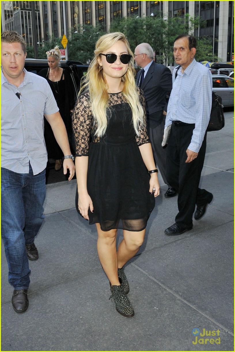 Demi Lovato: 'Late Night With Jimmy Fallon' Fashionista