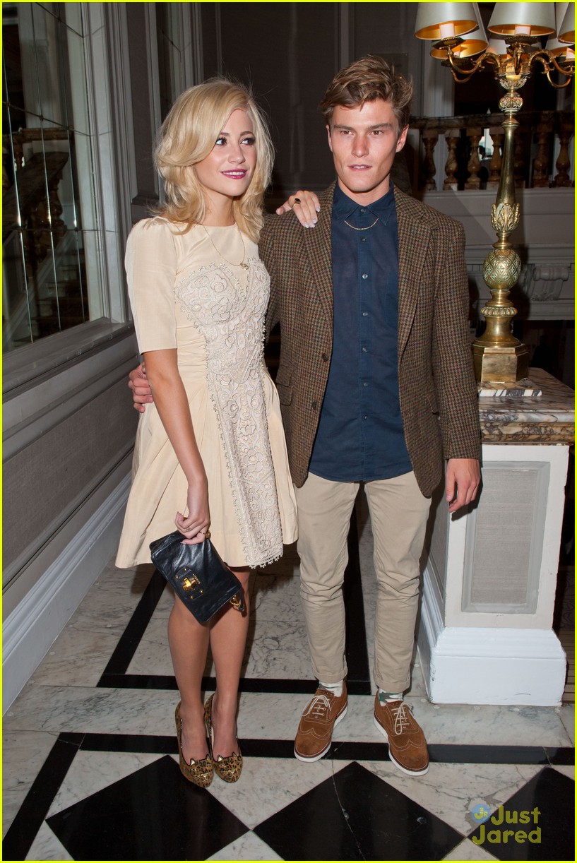Pixie Lott: Moschino & Temperley London Fashion Shows