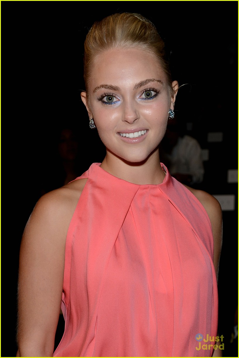 AnnaSophia Robb Gets Glam at NYFW