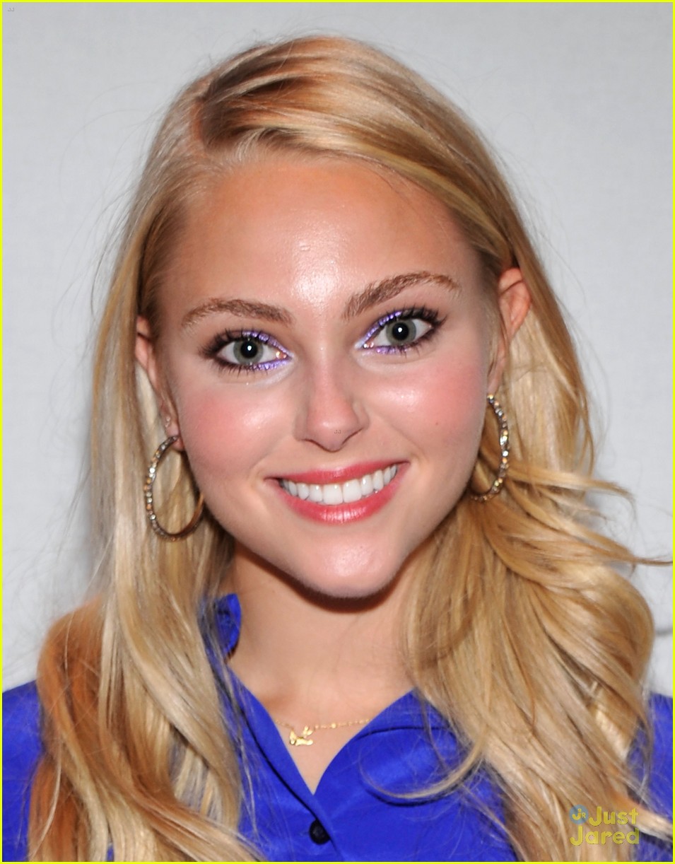 AnnaSophia Robb: From Russia With Love...