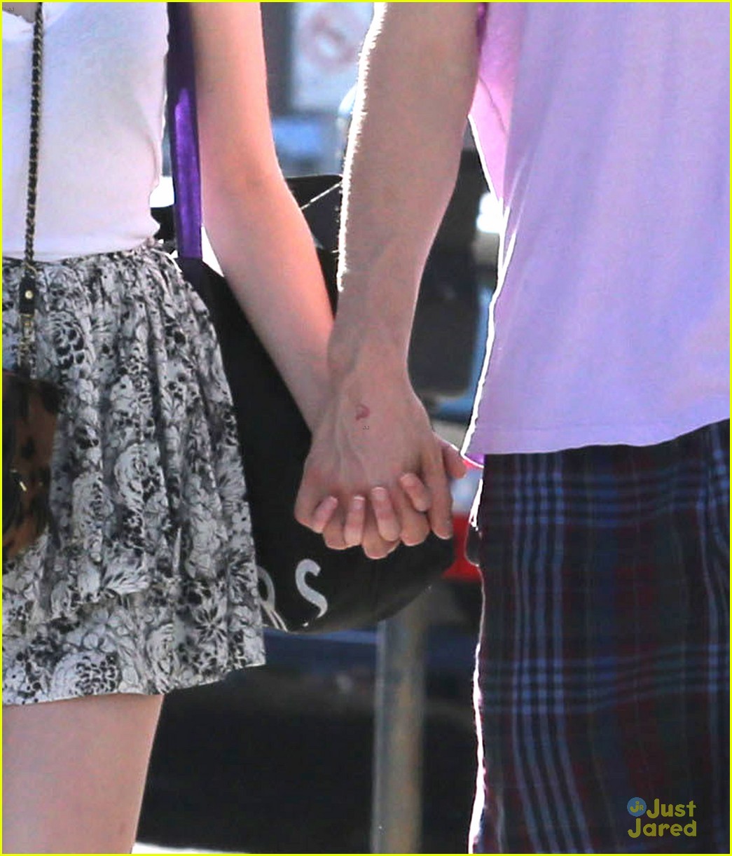 Emma Roberts & Evan Peters: Melrose Avenue Shoppers!
