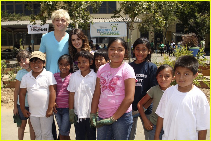 Laura Marano & Ross Lynch: Friends For Change at San Pedro Street Elementary School!