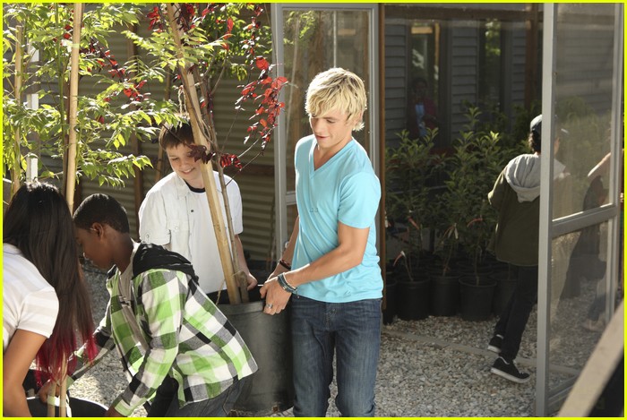 Laura Marano & Ross Lynch: Friends For Change at San Pedro Street Elementary School!