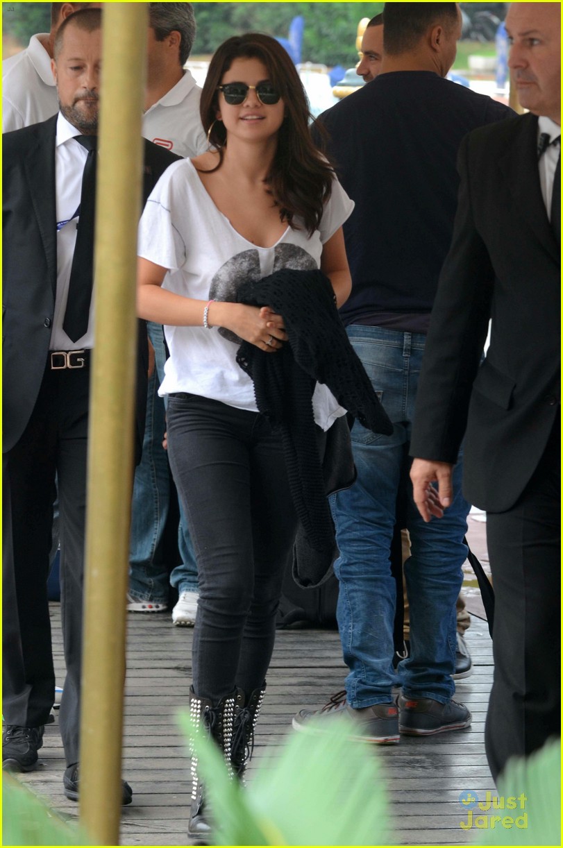 Selena Gomez Makes it to Venice!