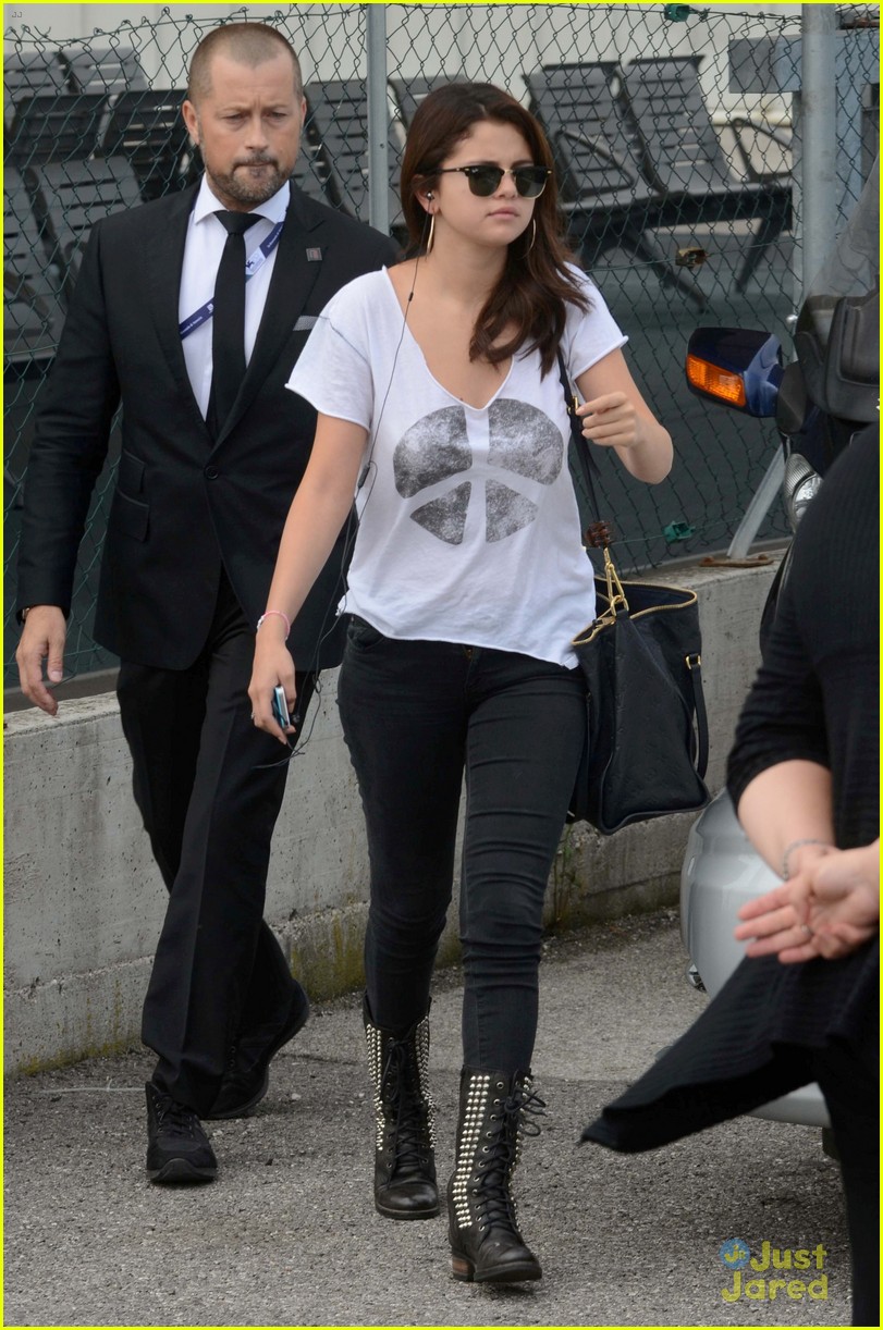 Selena Gomez Makes it to Venice!