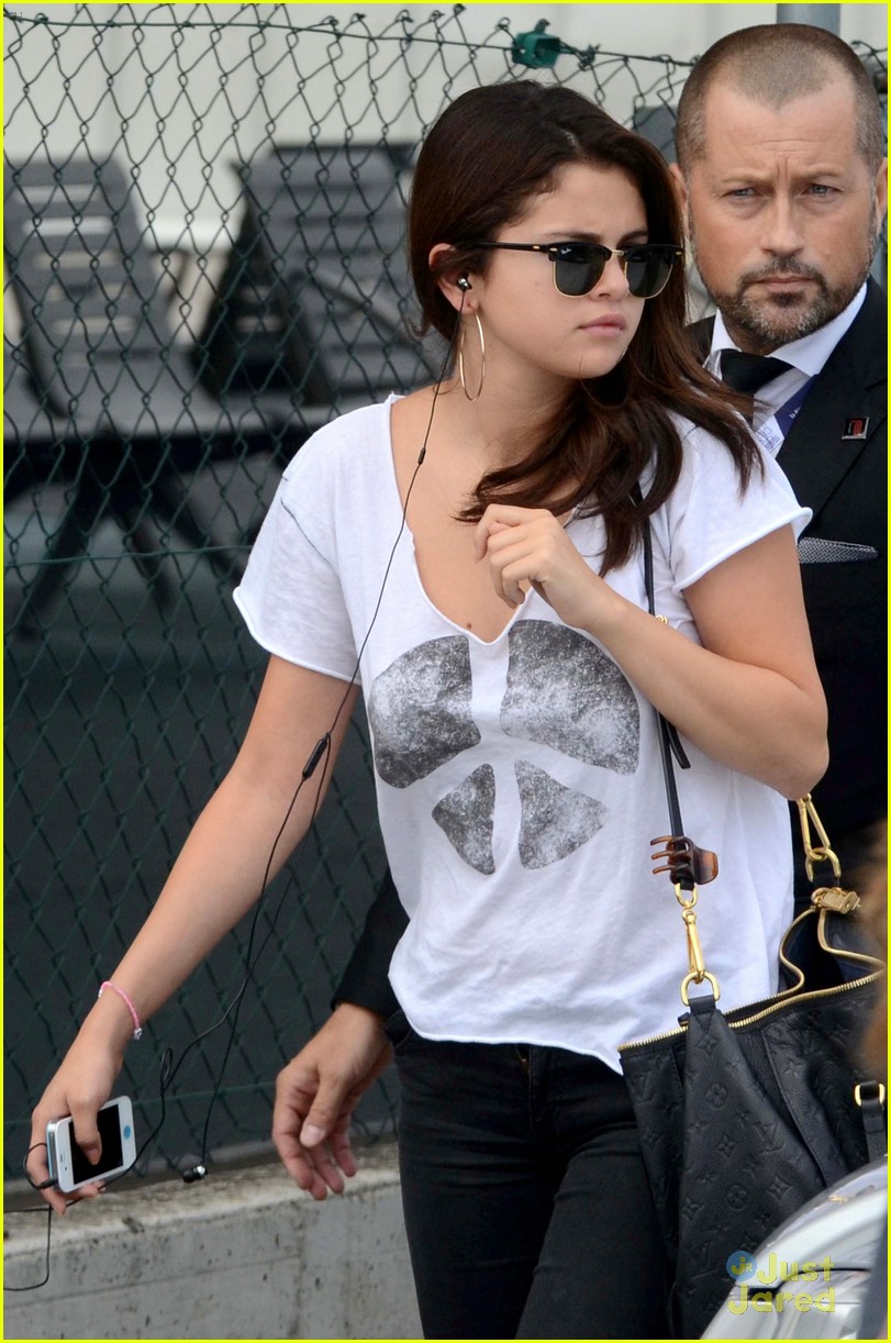 Selena Gomez Makes it to Venice!