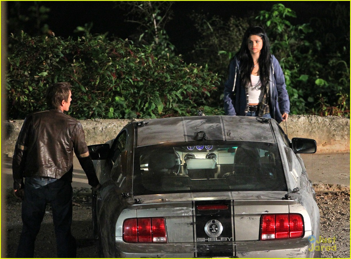 Selena Gomez: 'Getaway' Visit From Ashley Tisdale