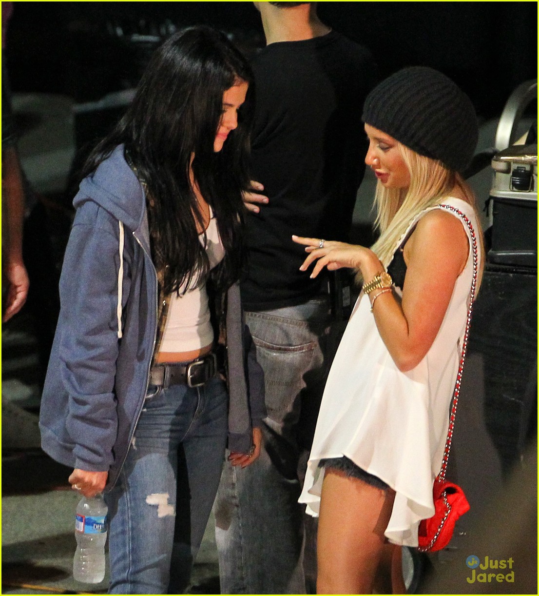 Selena Gomez: 'Getaway' Visit From Ashley Tisdale