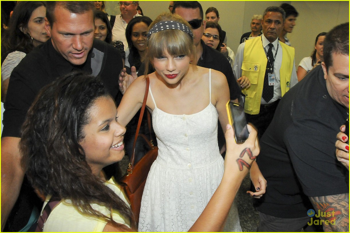 Taylor Swift: Canadian Country Music Association Awards