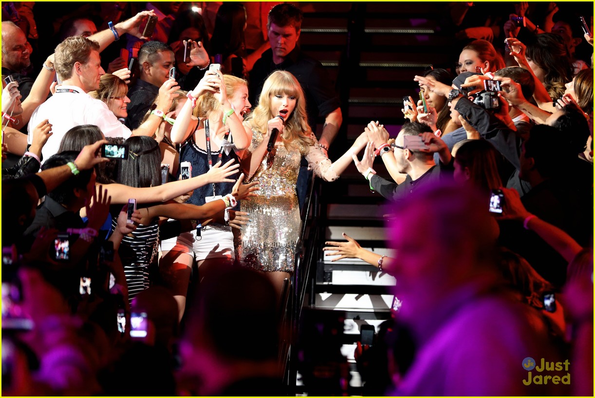 Taylor Swift: iHeartRadio Music Festival Performance Pics!