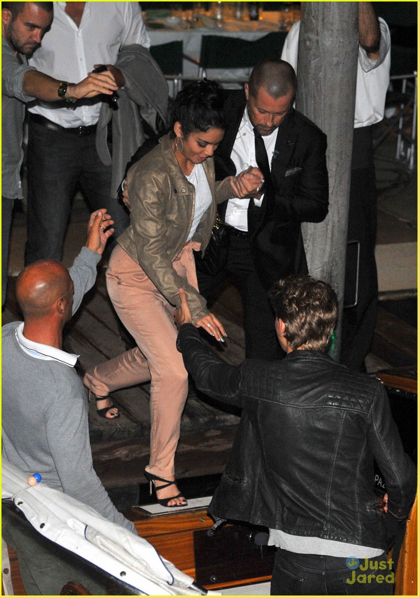 Vanessa Hudgens: Kiss For Austin Butler in Venice