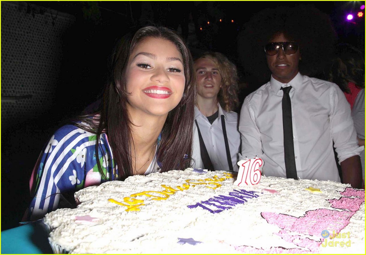 Zendaya: Sweet 16 Party Pics!