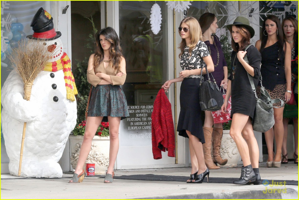 Shenae Grimes & AnnaLynne McCord: Christmas In The 90210