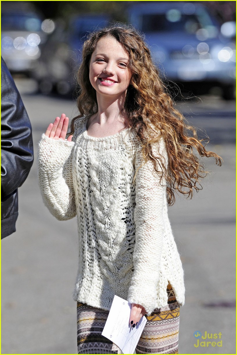 AnnaSophia Robb & Stefania Owen: 'Carrie Diaries' Car Wash Cuties