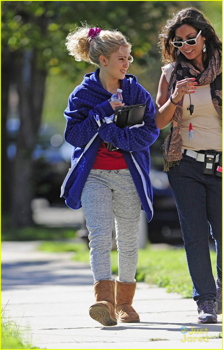 AnnaSophia Robb & Stefania Owen: 'Carrie Diaries' Car Wash Cuties