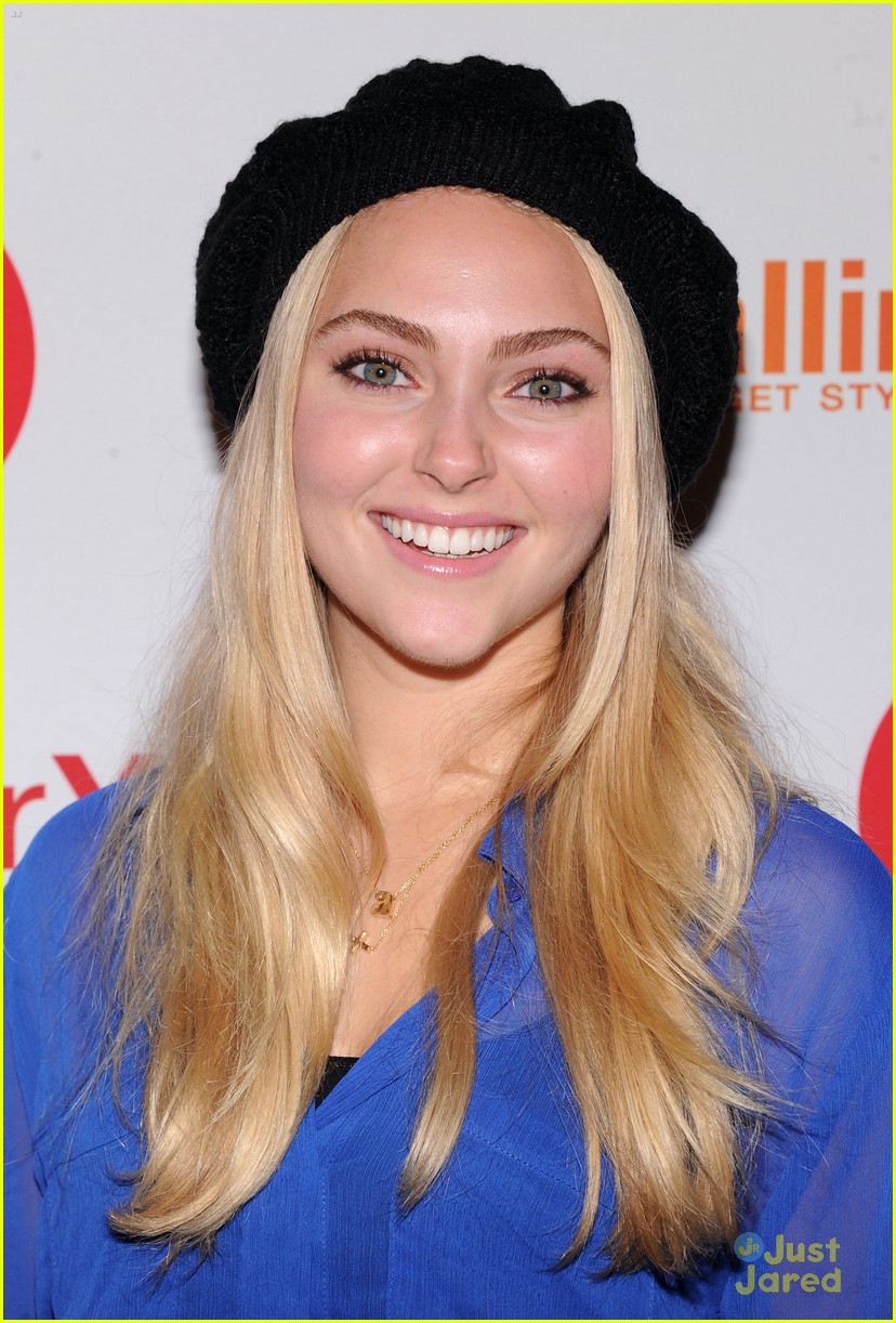 AnnaSophia Robb is 'Falling For You'