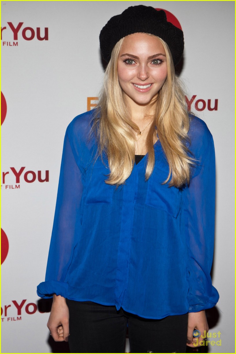 AnnaSophia Robb is 'Falling For You'