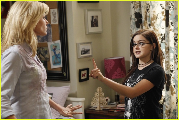 Ariel Winter Goes Goth For 'Modern Family'