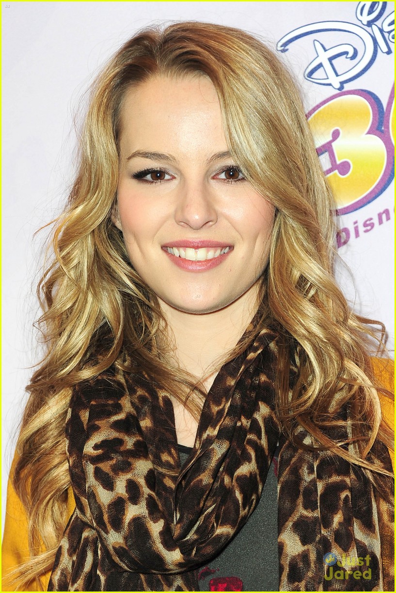 Bridgit Mendler: Downtown Disney Concert!