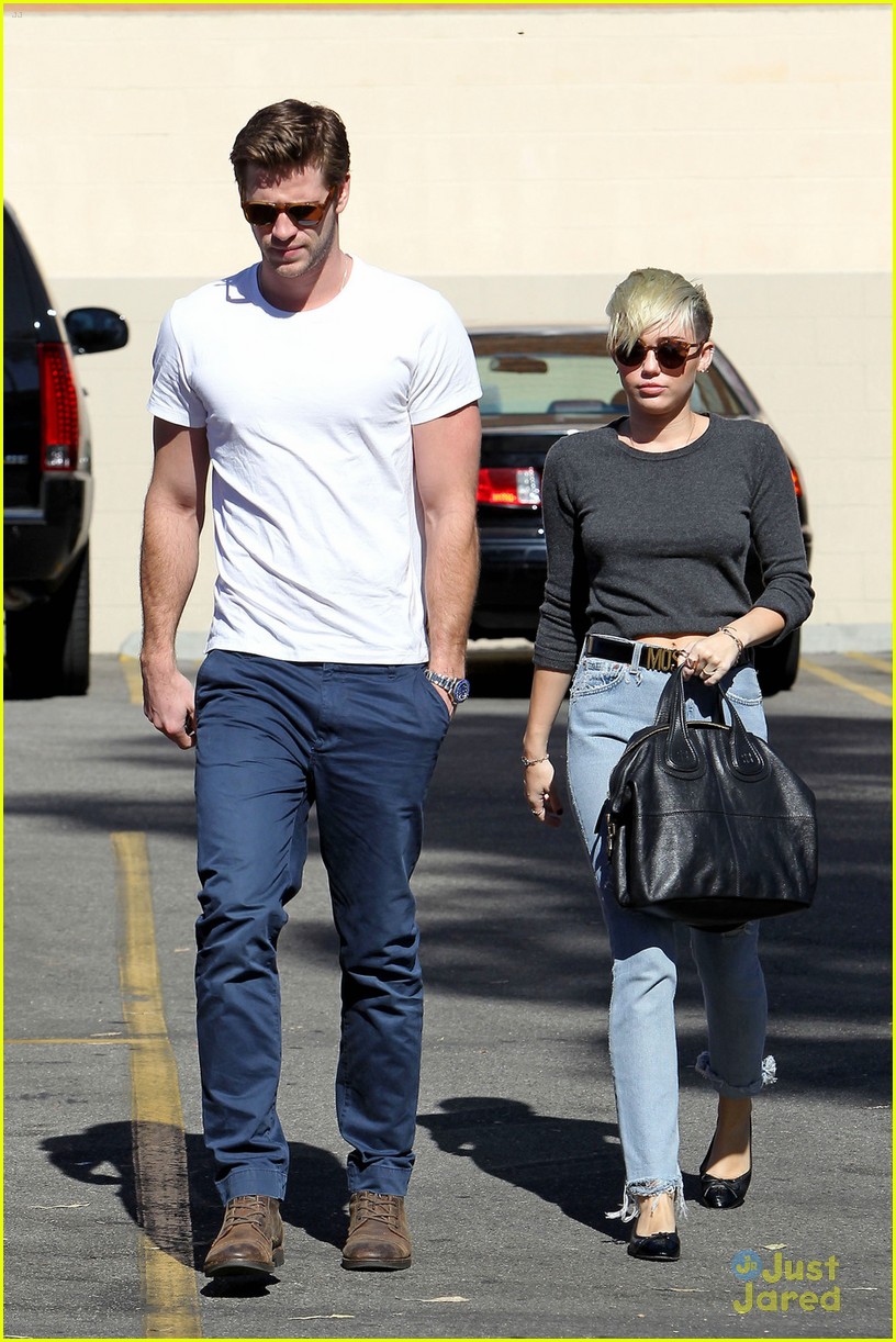 Miley Cyrus & Liam Hemsworth: Starbucks Sweethearts