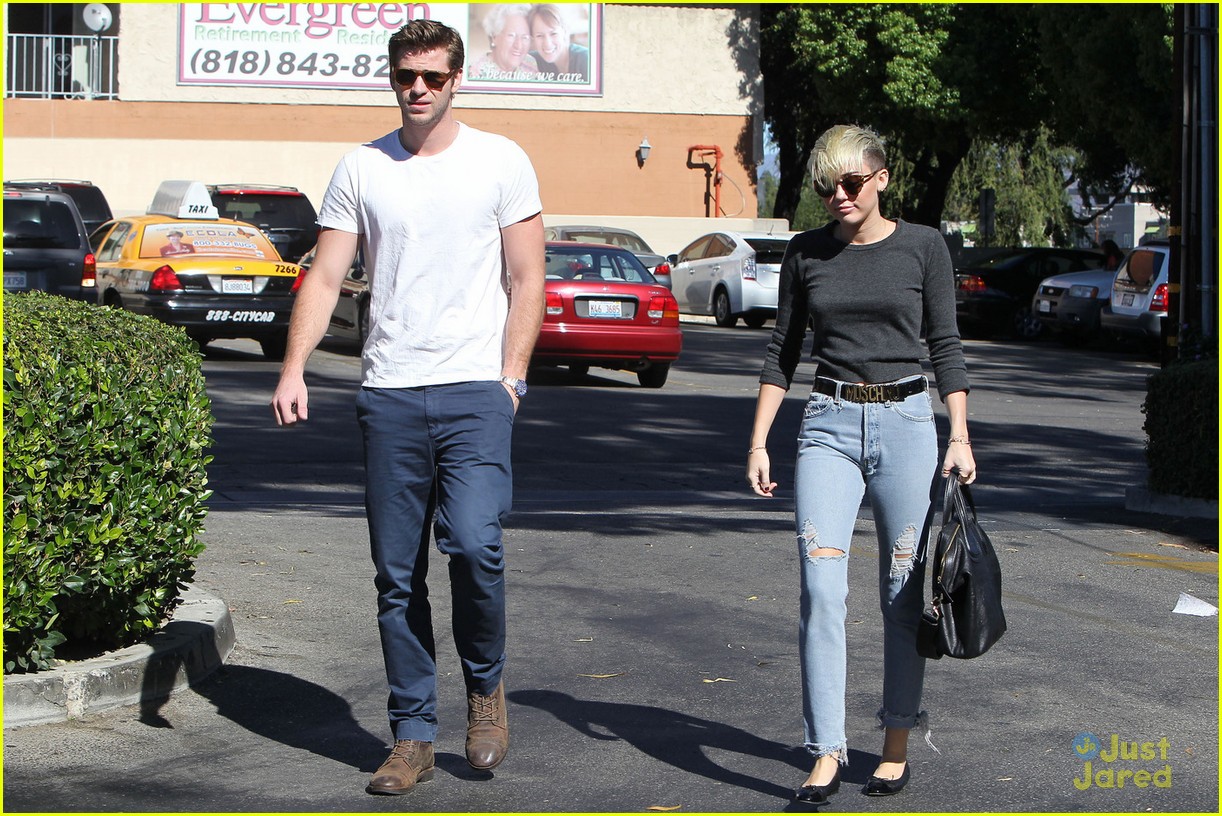 Miley Cyrus & Liam Hemsworth: Starbucks Sweethearts